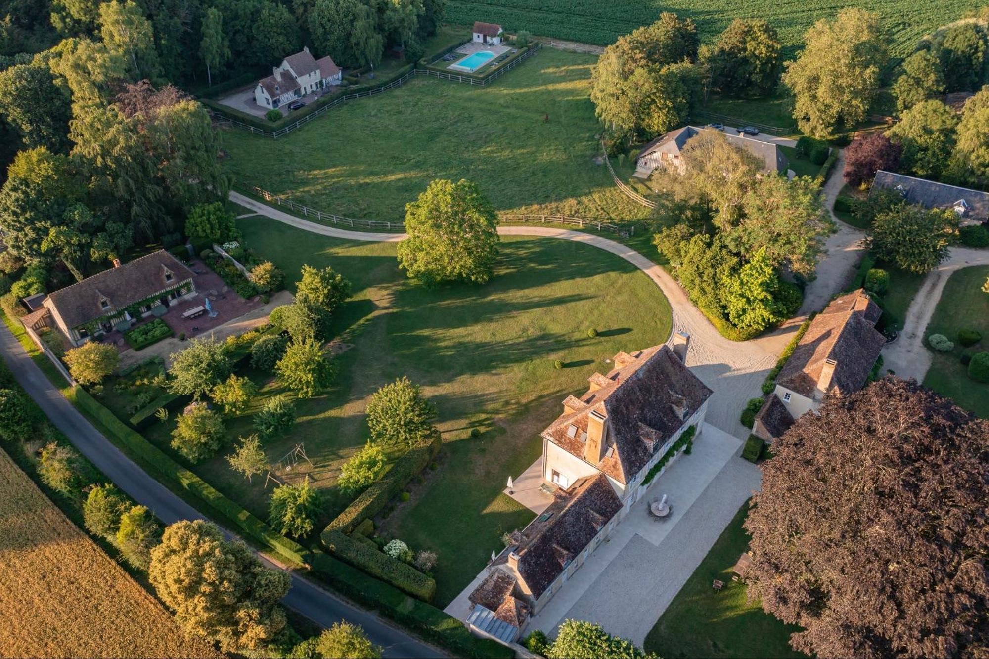 Vila Bagatelle Avec Jardin Et Piscine Chauffee Bieville-en-Auge Exteriér fotografie