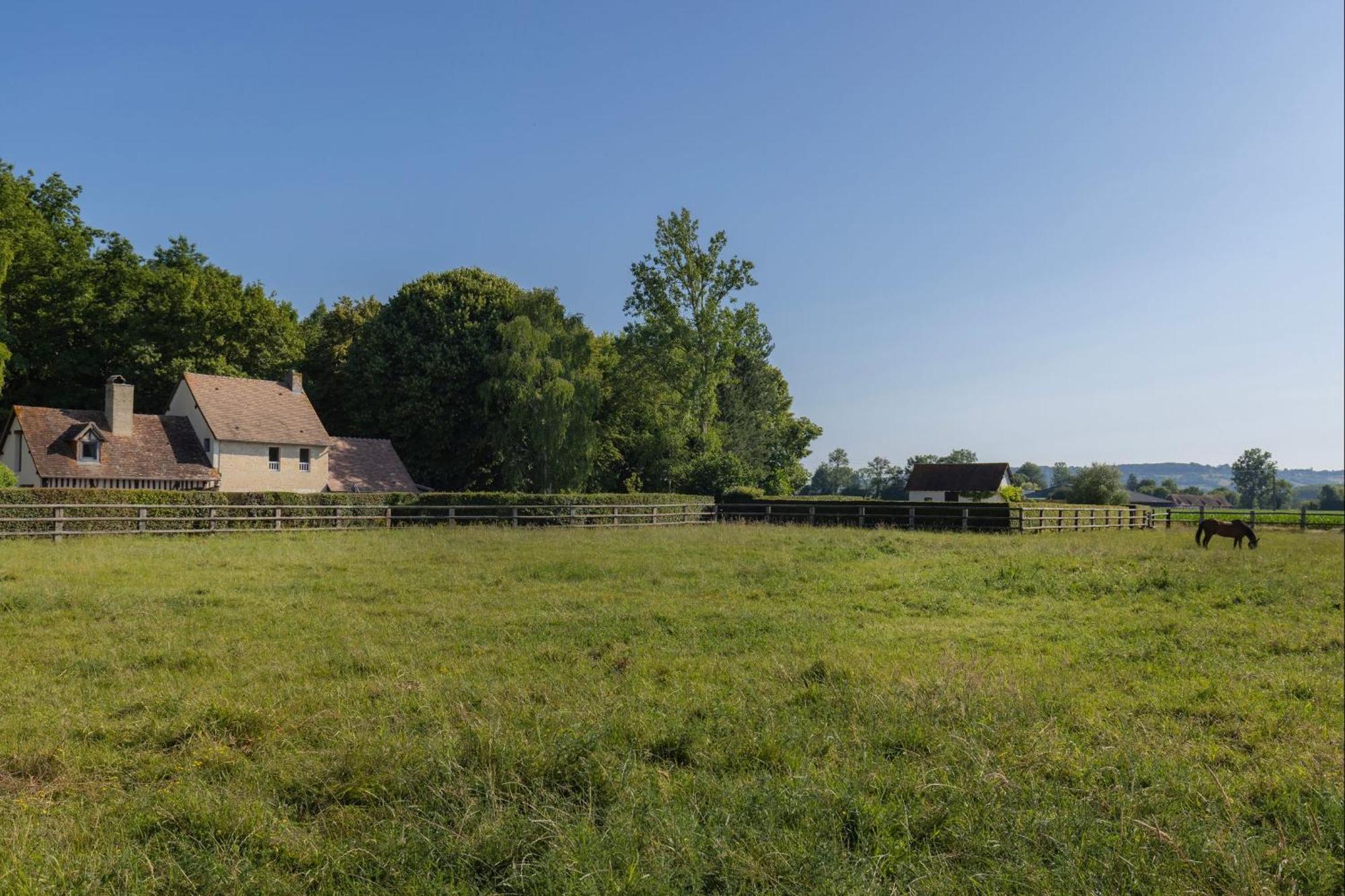 Vila Bagatelle Avec Jardin Et Piscine Chauffee Bieville-en-Auge Exteriér fotografie